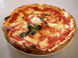 mangiare pizza la sera
