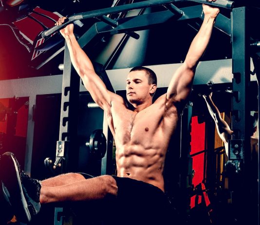 Hanging Leg Raise: come si esegue in palestra? Copertina hanging leg raise