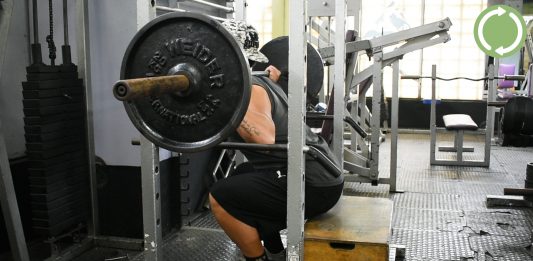 Box squat: come si esegue? esecuzione del box squat