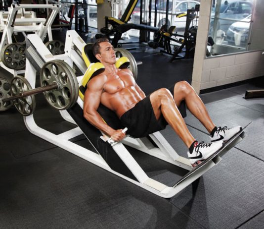 Hack squat: come si esegue? hack squat