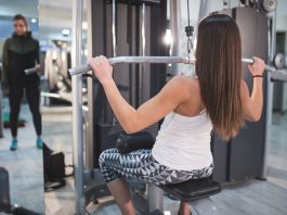 Lat machine avanti: esecuzione corretta lat machine avanti